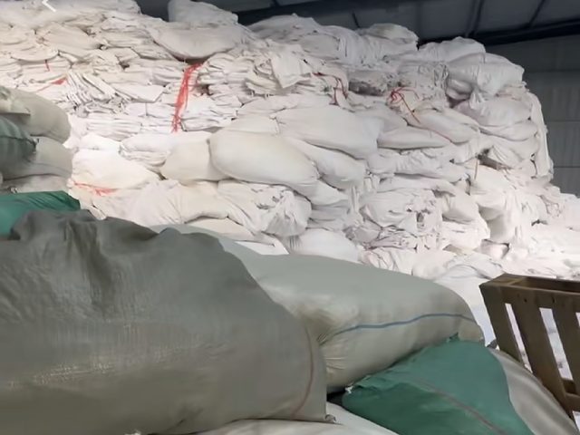 仓库大袋装布草回收按吨计价现场