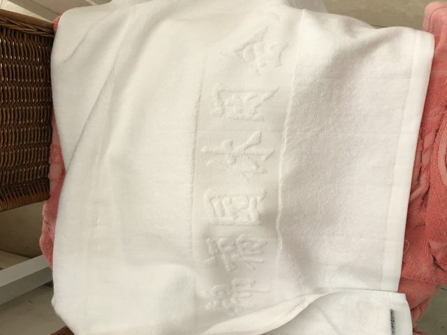 成色分级的白色酒店布草毛巾特写实拍