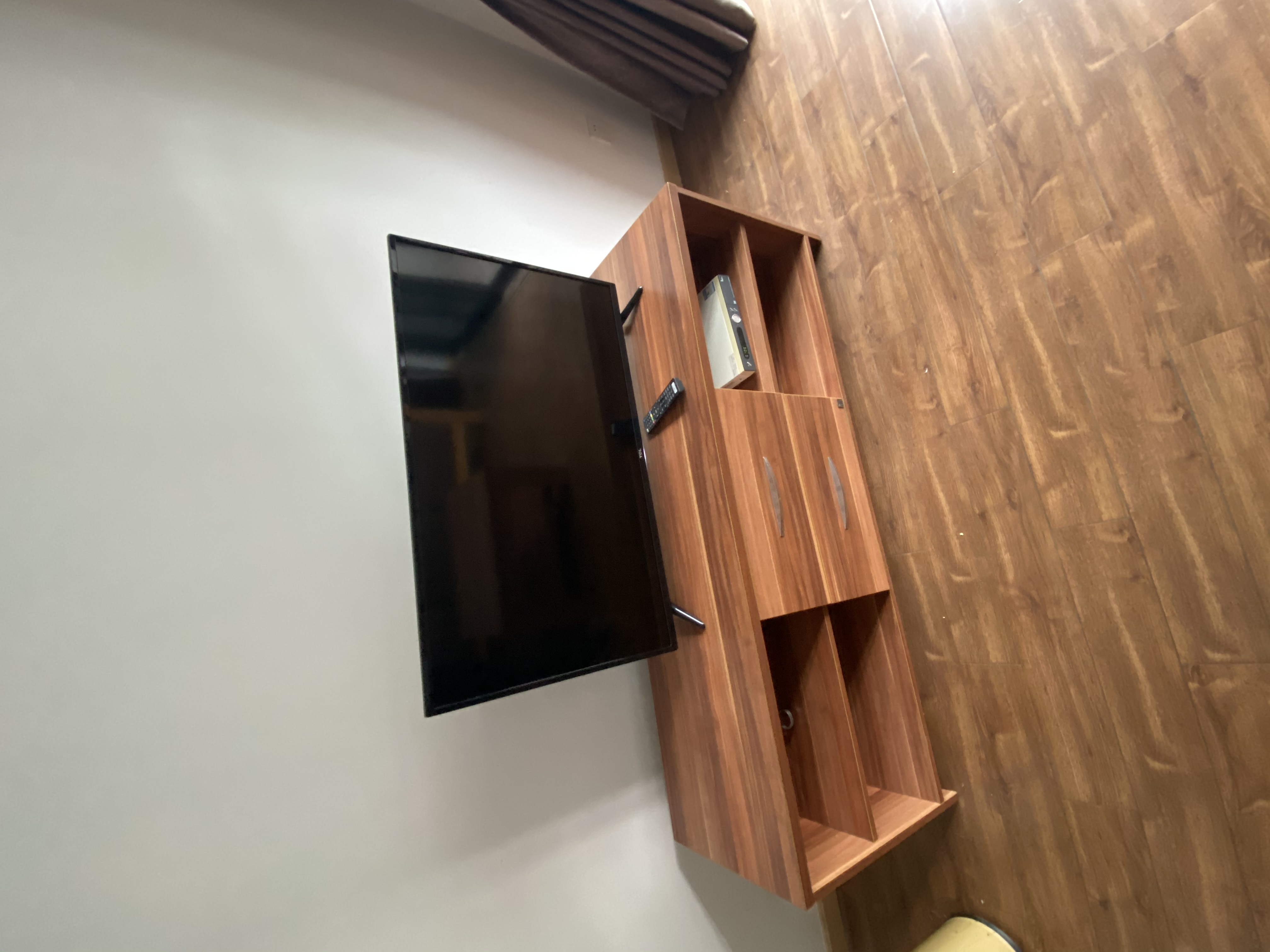 酒店一次性用品保质期检查,过期易耗品库存分类整理