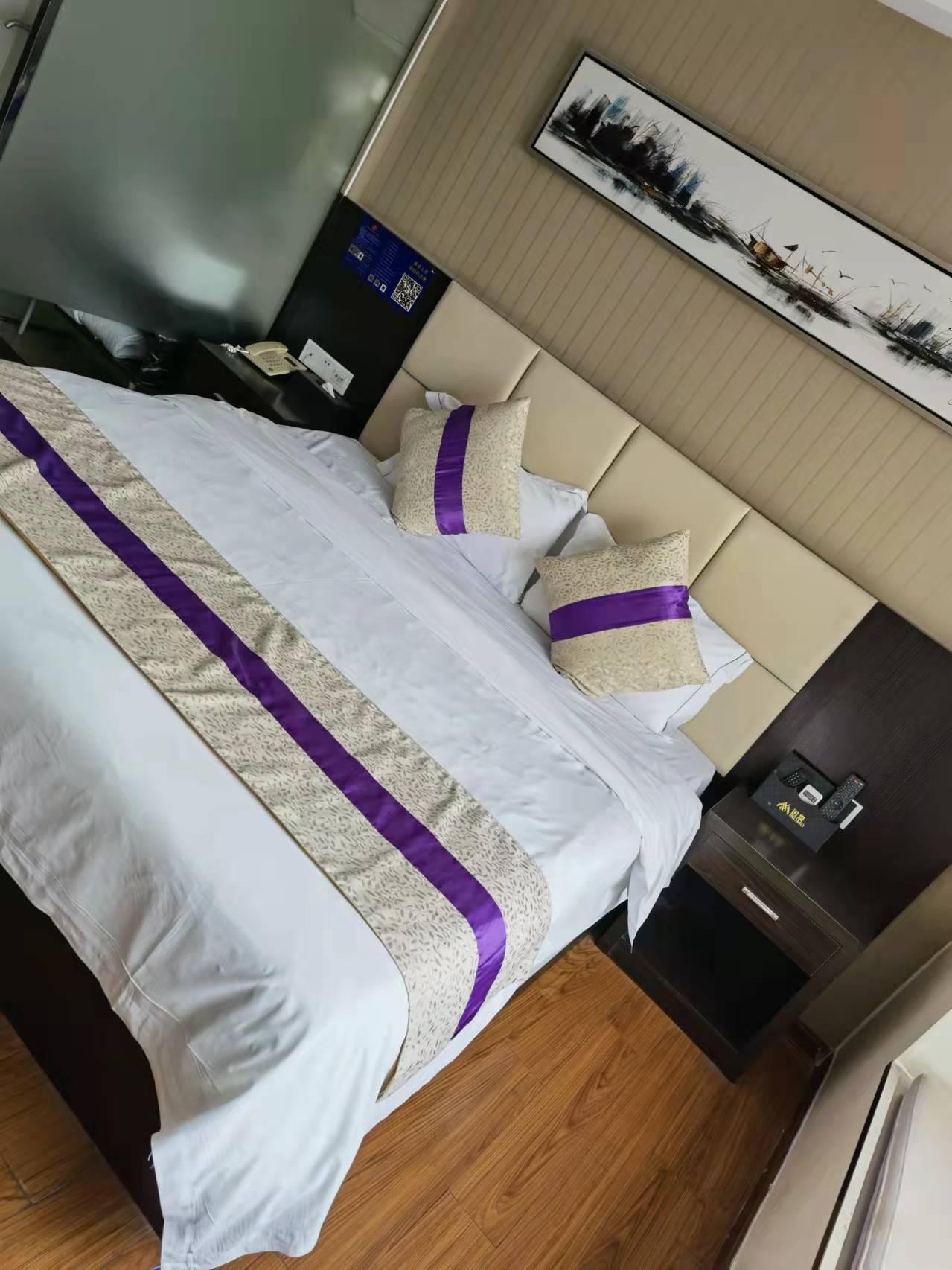 酒店一次性浴帽梳子套装回收,成箱库存堆放现场